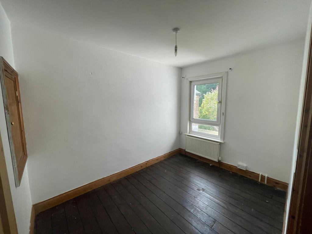 Lot: 1 - TWO-BEDROOM TERRACE HOUSE FOR INVESTMENT - Bedroom 1